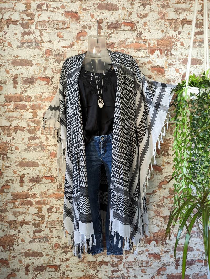 Nici Couture Pali Kimono Oversize Mantel Weiß - Schwarz Ibiza Tunika Fransen Kaftan Boho Poncho Ethno Robe Palituch von NiCiCOUTUREfashion