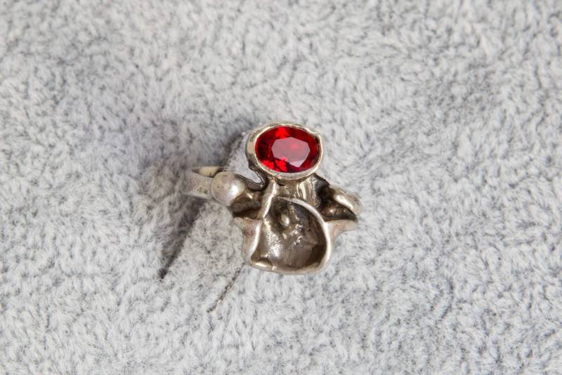 Oly Design_Ring_Handgeschmiedet_Silber 835_Roter Granat_Size 52 Mm_2 1/16 In__Fra 3/4__Ger 16 1/2__Ita 11.5__Us 6_Uk M__Jap/Chi 12_#05_20 Oly Design_Ring_Handgeschmiedet_Silber 835_Roter Granat_Size 52 Mm_2 1/16 In__Fra 3/4__Ger 16 1/2__Ita 11.5__Us 6_Uk M__Jap/Chi 12_#05_20 von NiDAesclusivo