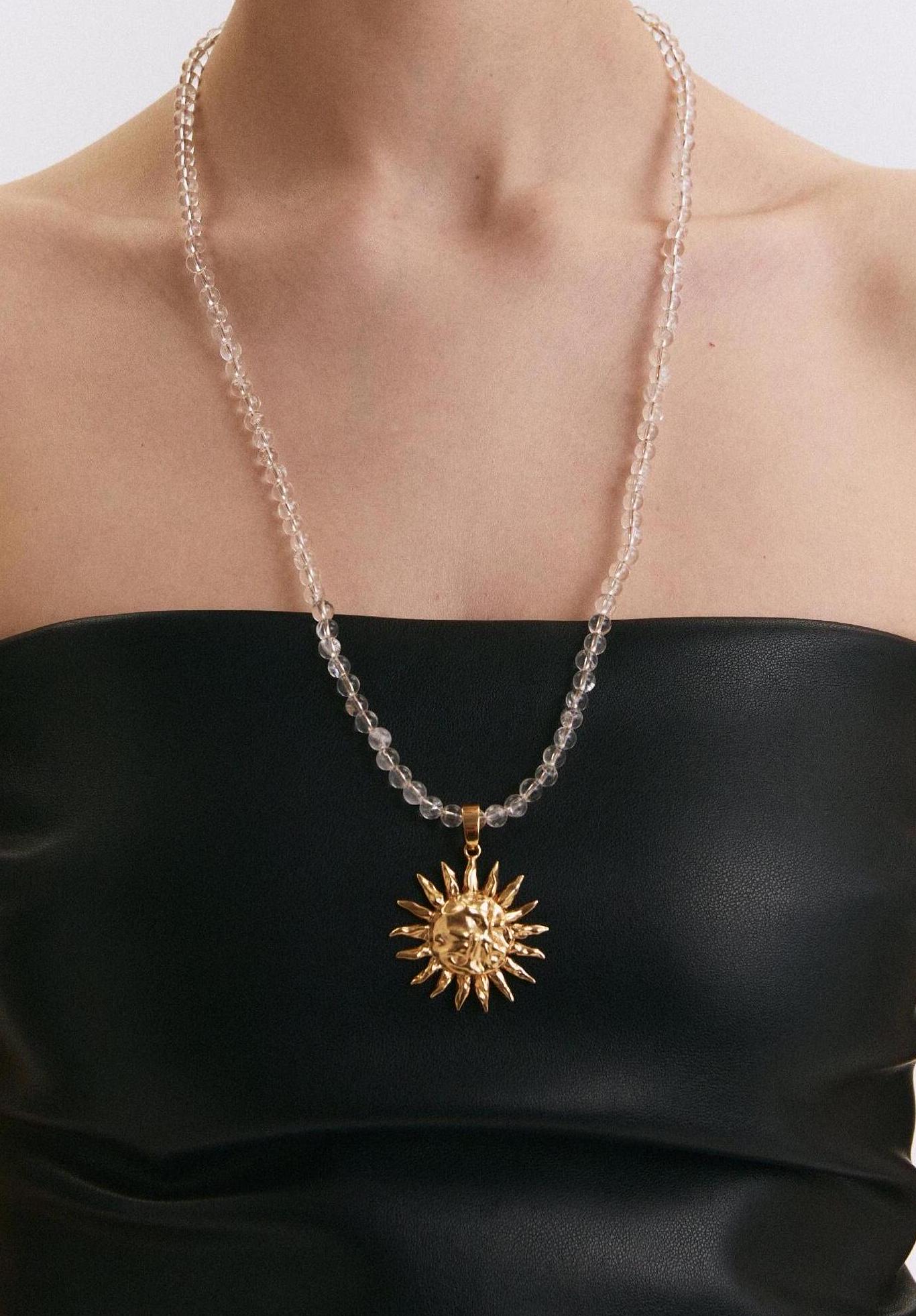 Damen Sun Anhänger Halskette, Gold Solar Charme Auf Perlenkette, Mutiger Boho Schmuck, Sunshine Schmuck Geschenk Für Sie Damen Sun Anhänger Halskette, Gold Solar Charme Auf Perlenkette, Mutiger Boho Schmuck, Sunshine Schmuck Geschenk Für Sie von NiGramaDramy