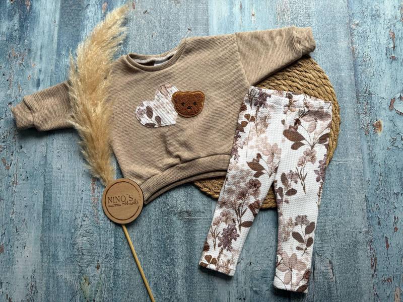 Oversized Sweater, Babypulli, Waffeljersey , Leggings, Set, Babys, Kinder, Beige Mit Blümchen Oversized Sweater, Babypulli, Waffeljersey , Leggings, Set, Babys, Kinder, Beige Mit Blümchen von NiNosNaehwelt