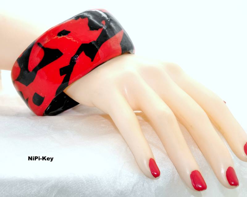 Armreif Breiter Rot Schwarz Heisserfeger Aus Polymer Clay von NiPiKey