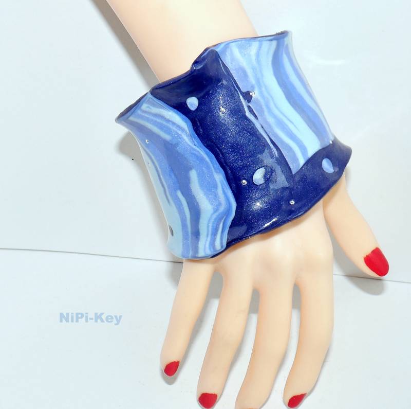 Armreif Klasse Großer Blau Handarbeit Unikat Zum Überstreifen Celestetoo Aus Polymer Clay, Fimo von NiPiKey