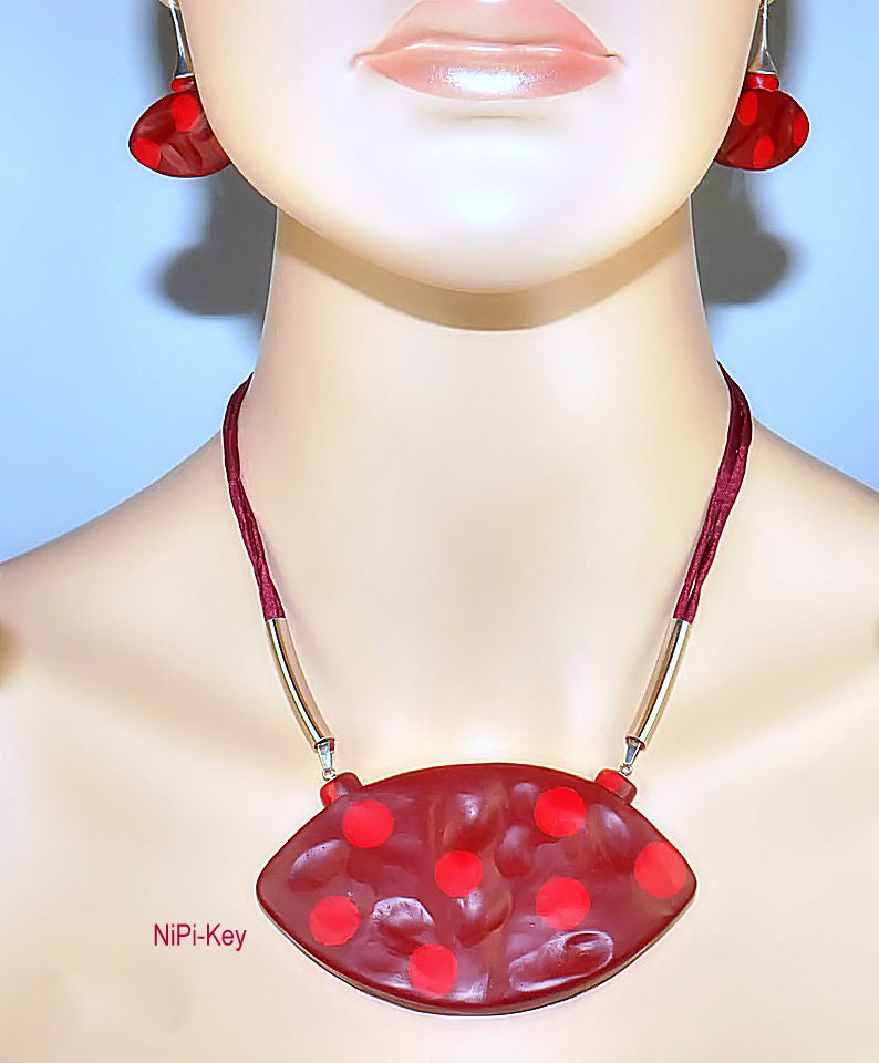 Halskette Halblang Rot Silber Ohrringe Set Handarbeit Unikat Burgundy Aus Polymer Clay, Fimo von NiPiKey