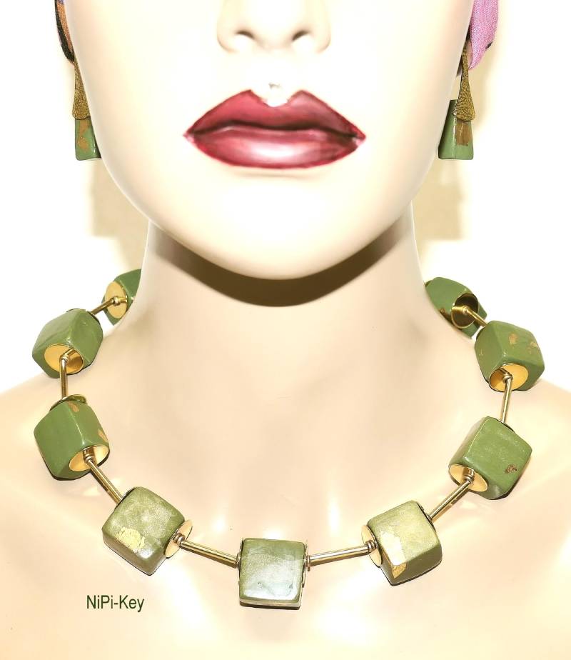 Halskette Kurze Schimmernde Statementkette Ohrstecker Set Handarbeit Unikat Oliv Gold Aus Polymer Clay Woodbine von NiPiKey