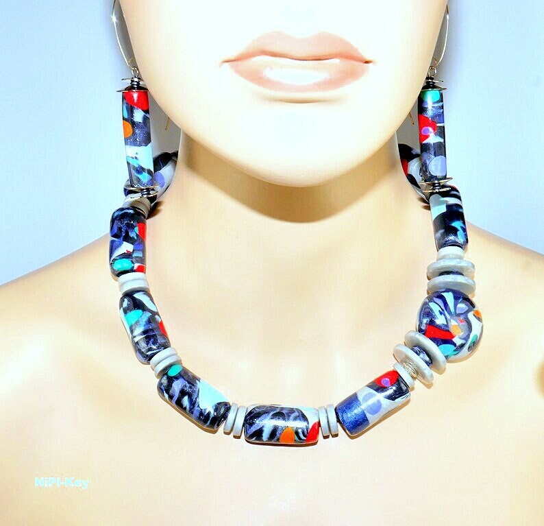 Kette Bunte Silberne Kurze Halskette Statementkette Ohrringe Set Schimmernd Unikat Handarbeit Feuerundeis Aus Polymer Clay, Fimo von NiPiKey