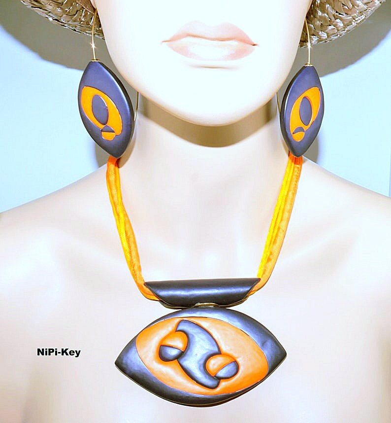 Kette Extravagante Halblange Halskette Orange Blau Gold Ohrringe Set Armband Passend Im Shop Unikat Sixty Aus Polymer Clay, Fimo von NiPiKey
