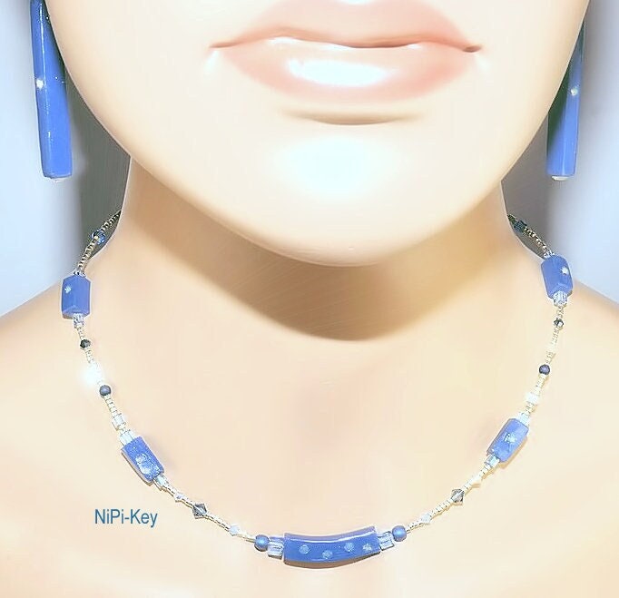 Kette Glitzernde Kurze Halskette Swarovskisteinchen Swarovskiperlen Ohrringe Set Blau Silber Handarbeit Unikat Jeansi Polymer Clay, Fimo von NiPiKey