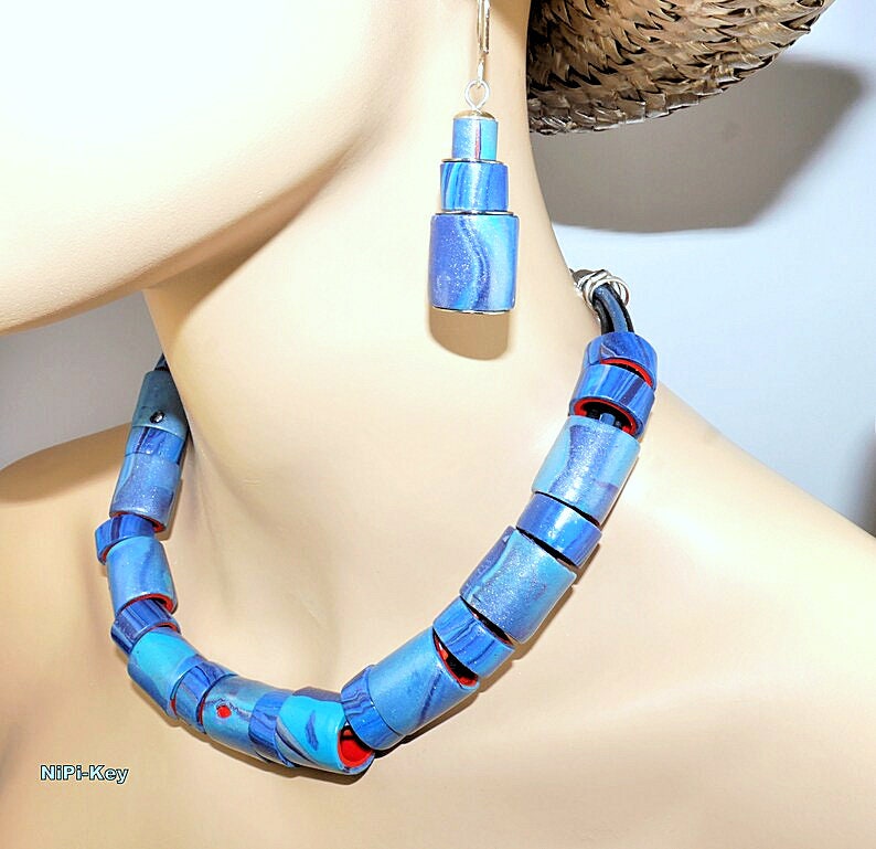 Kette Jeansblaue Silber Rote Kurze Halskette Ohrringe Set Schimmernd Handarbeit Unikat Bluemixture Aus Polymerclay, Fimo von NiPiKey