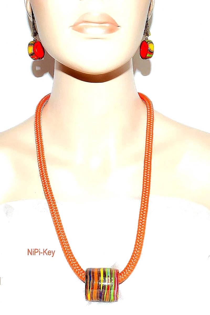 Kette Lange Bunte Halskette Ohrstecker Set Bunt Orange Gold Lagenlook Handarbeit Unikat Farbrolle Aus Polymer Clay, Fimo von NiPiKey