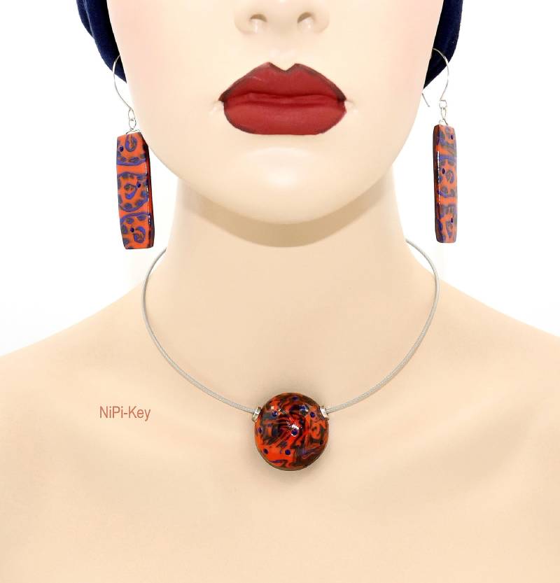 Kurze Farbenfrohe Halskette, Halsreif Und Ohrringe Set Orange Blau Swarovski Steinchen Glitzernd Unikat Handarbeit Farbtupfer Polymerton von NiPiKey