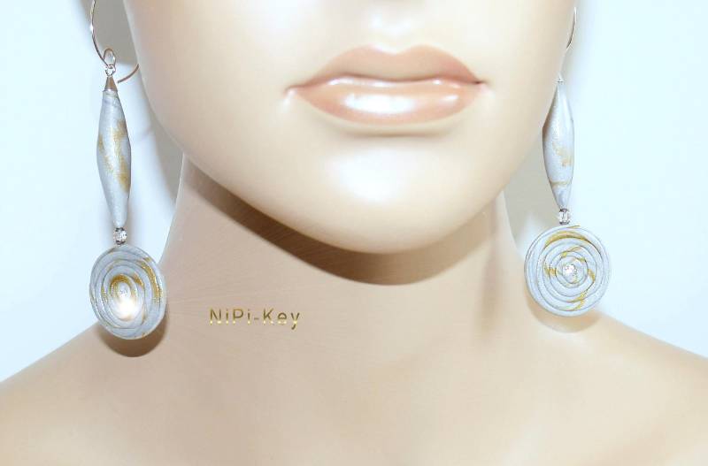 Lange Funkelnde Ohrringe Silber Gold Funkelscheibe Aus Polymer Clay, Fimo von NiPiKey