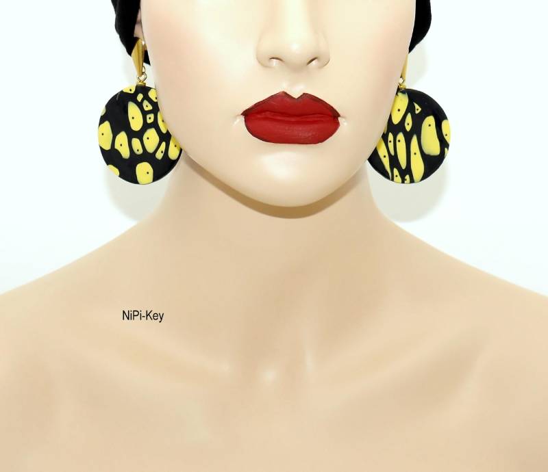 Große Scheibe, Glitzernde Hängeohrringe Mit Swarovskisteinchen Gelb Schwarz Forbees Aus Polymerton von NiPiKey