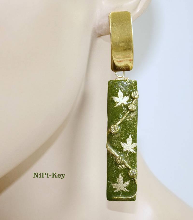 Lange Ohrringe Schimmernd Oliv Gold Hängeohrringe Ohrstecker Handarbeit Unikat Goldivy Aus Polymer Clay, Fimo von NiPiKey