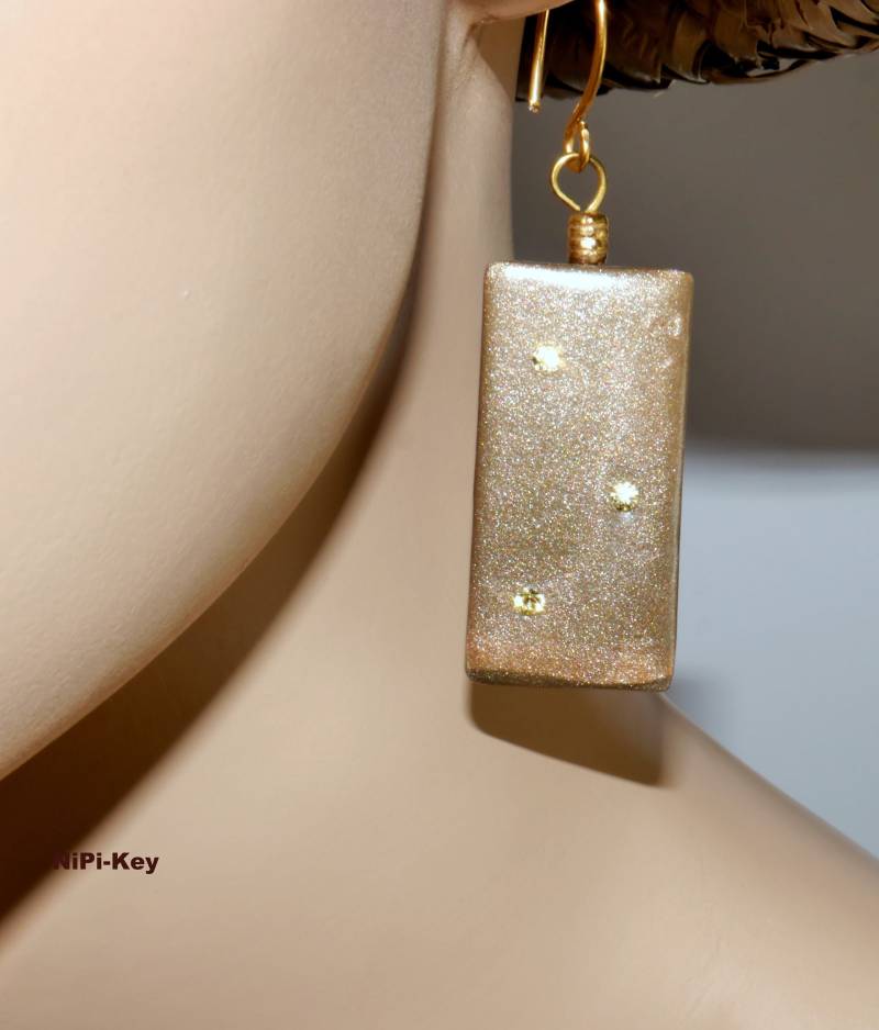 Ohrringe Funkelnd Goldbraun Grün Gold Swarovski Steinchen Unikat Handarbeit Madame Aus Polymer Clay, Fimo von NiPiKey