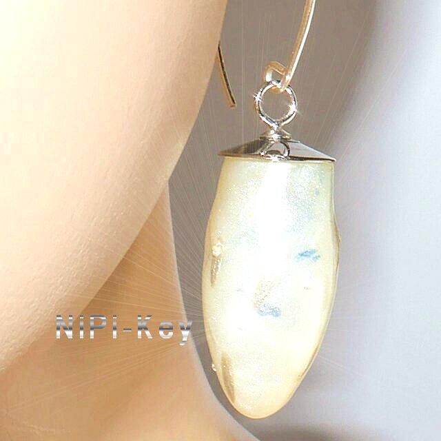 Ohrringe Funkelnd Swarovski Steinchen Hängeohrringe Unikat Leicht Handarbeit Frostedglas Polymer Clay Translucent, Fimo, Halbtransparent von NiPiKey
