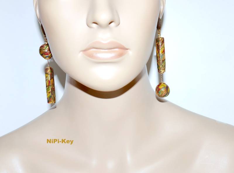 Ohrringe Lang Bunt Gold Schillernd Schön Leicht Ohrstecker Farbsturm Aus Polymer Clay. Mismatched Hängeohrringe von NiPiKey