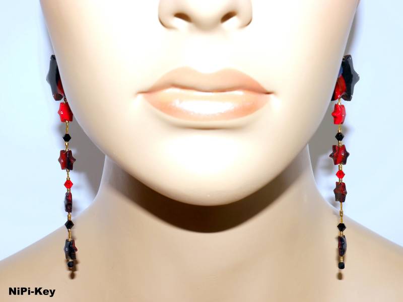 Ohrringe Lange Glitzernde Hängeohrringe Schwarz Rot Gold Swarovski Steinchen Handarbeit Unikat Shinystars Aus Polymer Clay, Fimo von NiPiKey