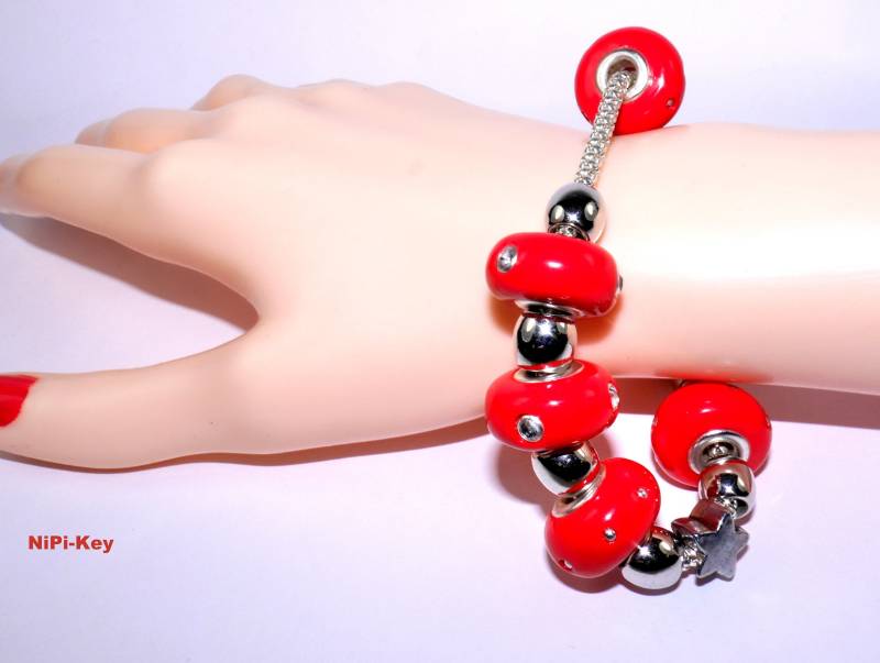 Vielseitig Tragbares Rot Silbernes, Glitzerndes Armband Modul Klassikrot Swarovski Steinchen Unikat Handarbeit Polymerton von NiPiKey