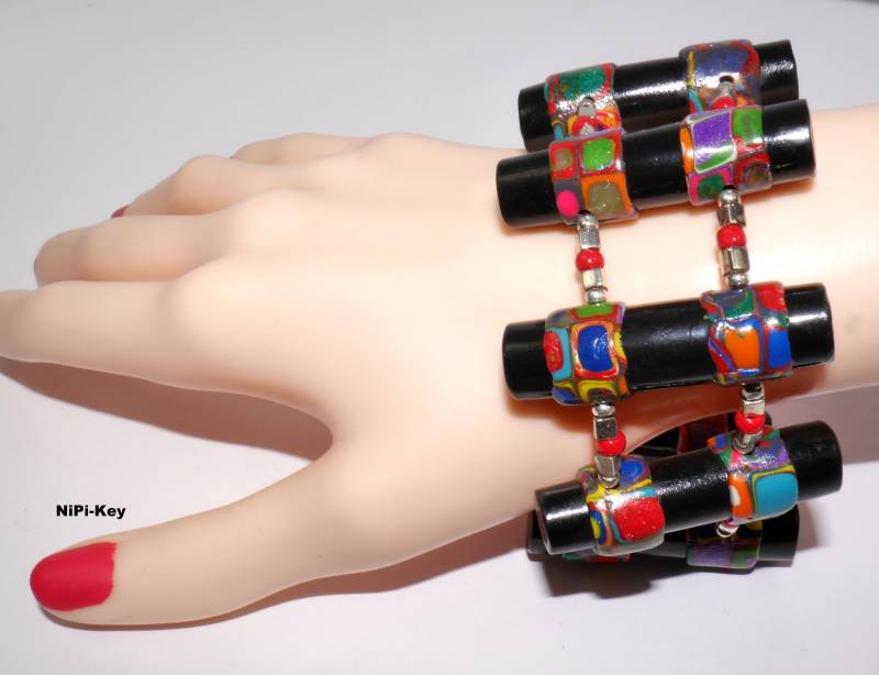 Witziges Flexibles Armband in Schwarz Bunt Silber, Handarbeit Unikat Paßt Zu Set Sticks1 Aus Polymerton von NiPiKey