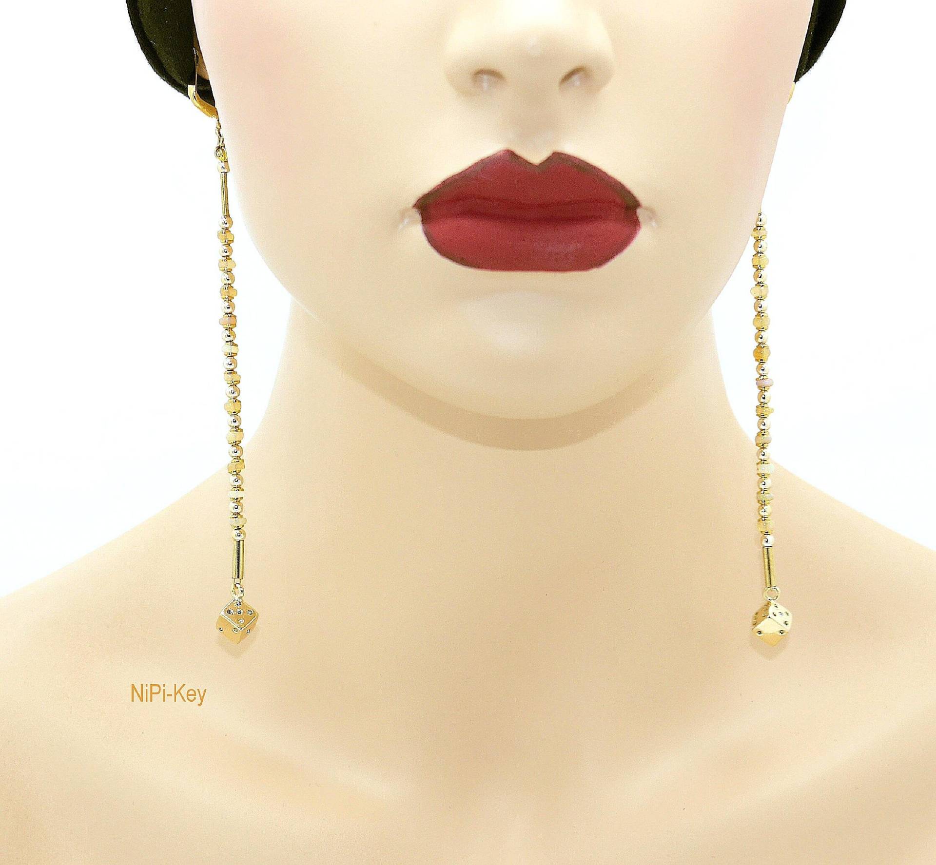 Wow, Lange Hängeohrringe Einzigartig Mit Opalperlchen Und Swarovski Steinchen, Lang Schwingend, Leicht Meinregenbogen von NiPiKey