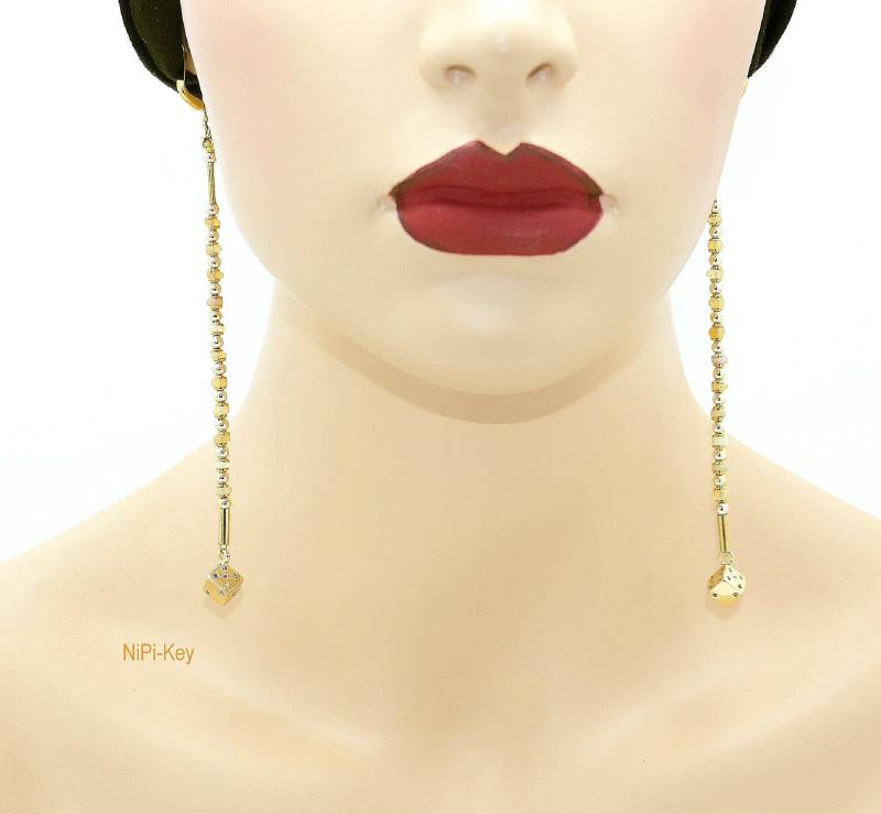 Wow, Lange Hängeohrringe Einzigartig Mit Opalperlchen Und Swarovski Steinchen, Lang Schwingend, Leicht Meinregenbogen von NiPiKey