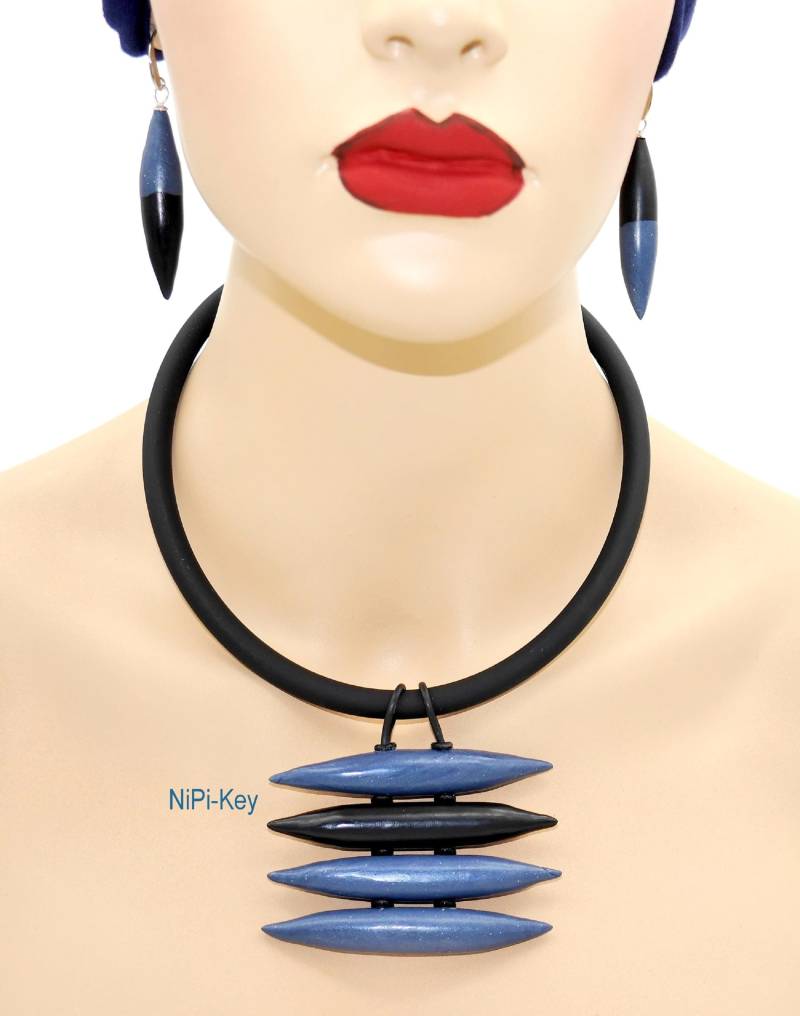 Wow Kurze Kette Mit Ausgefallenen Anhänger, Ohrringe Blau Schwarz Silber Handarbeit Unikat Ohne Armreif Skyleader Polymerton von NiPiKey