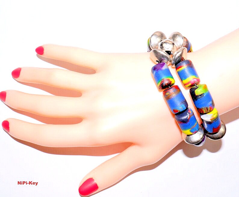 strahlend Buntes Armband Doppelreihig Flexibel Bunt Silber Farbrausch Unikat Handarbeit Aus Polymerton von NiPiKey