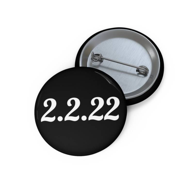 Engel Nummer Tag 2.2.22 Button Pin von NiaImaniLLC