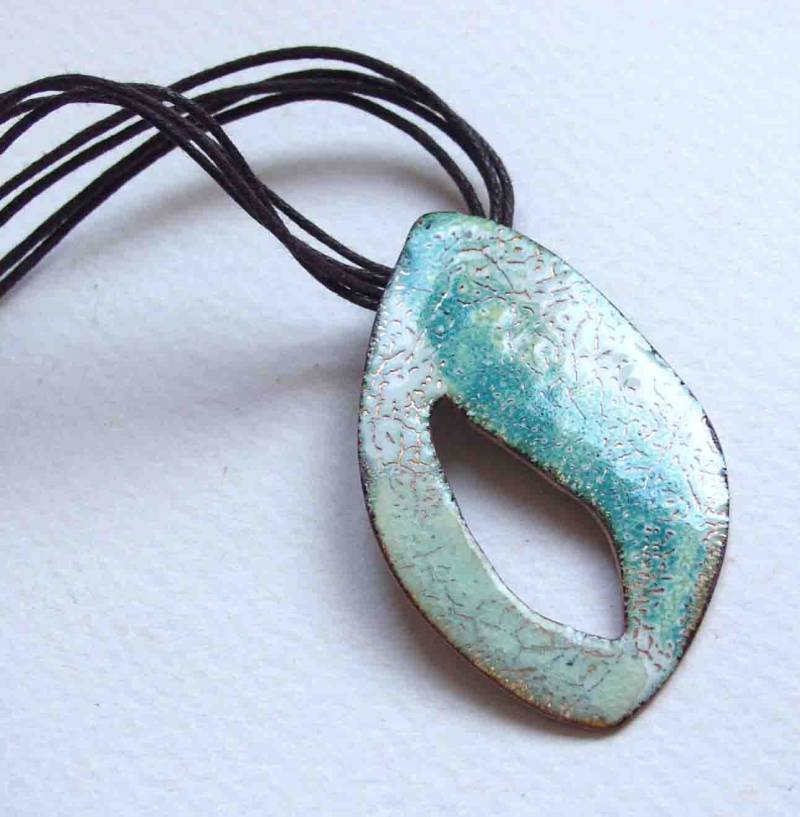 Emaille-Kette Inspiriert Von Den Farben Des Meeres Emaille-Kette Inspiriert Von Den Farben Des Meeres von NiadaJewellery