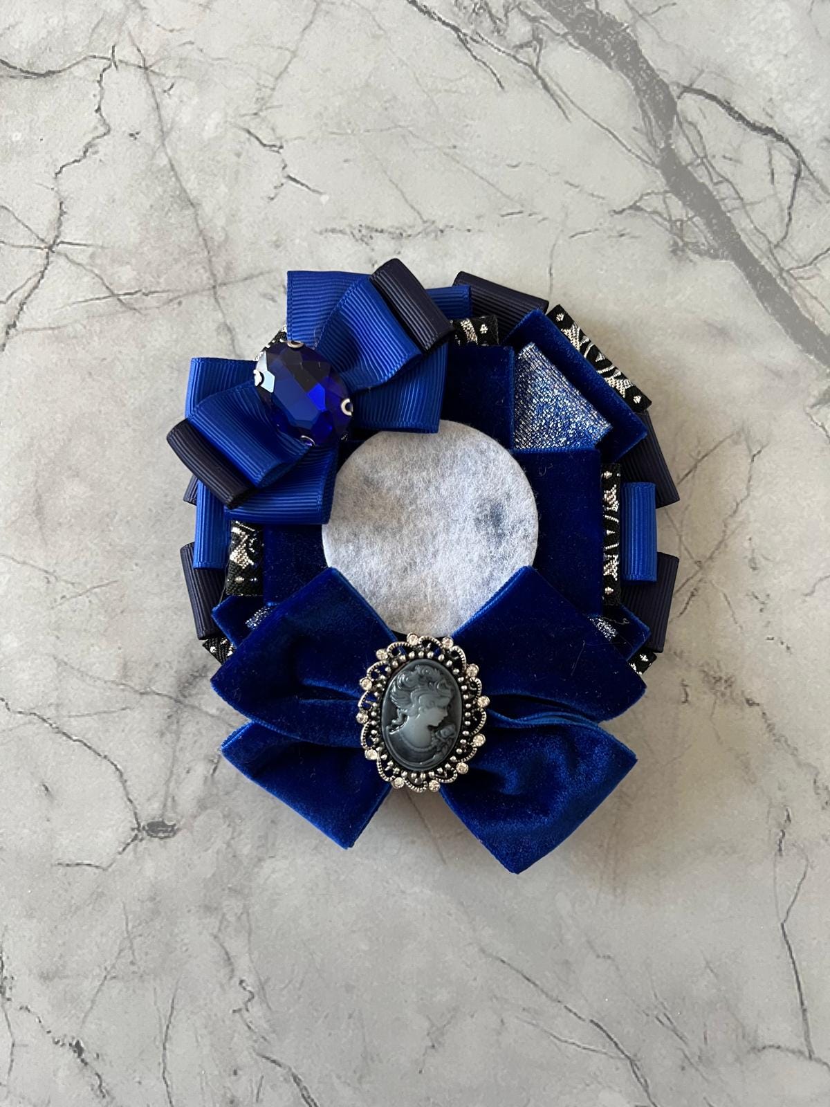 Handgefertigter Gothic Style Pin Ausweishalter, Ita Bag Accessoire Handgefertigter Gothic Style Pin Ausweishalter, Ita Bag Accessoire von NiahStudiosShop