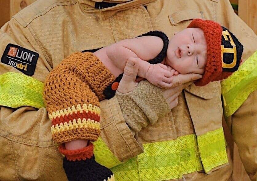 Feuerwehrmann Baby Fotorequisite/Halloweenkostüm von NiasCraftyCrafts