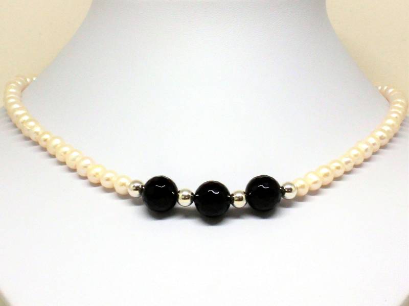 Halsband Aus Süßwasserperlen Und Onyx-Edelstein von NiceThingsbySabi