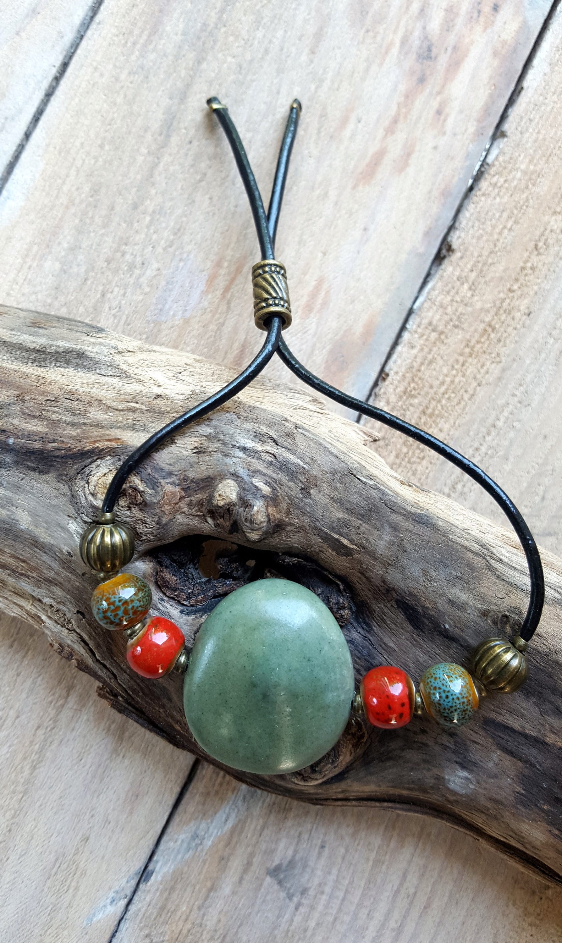 Armband Aus Grünem, Handpoliertem Strand, Verstellbar Braunes Leder, Per Perl. Einzigartiges, Hand Gemachtes Produkt Armband Aus Grünem, Handpoliertem Strand, Verstellbar Braunes Leder, Per Perl. Einzigartiges, Hand Gemachtes Produkt von NicestonesCreations