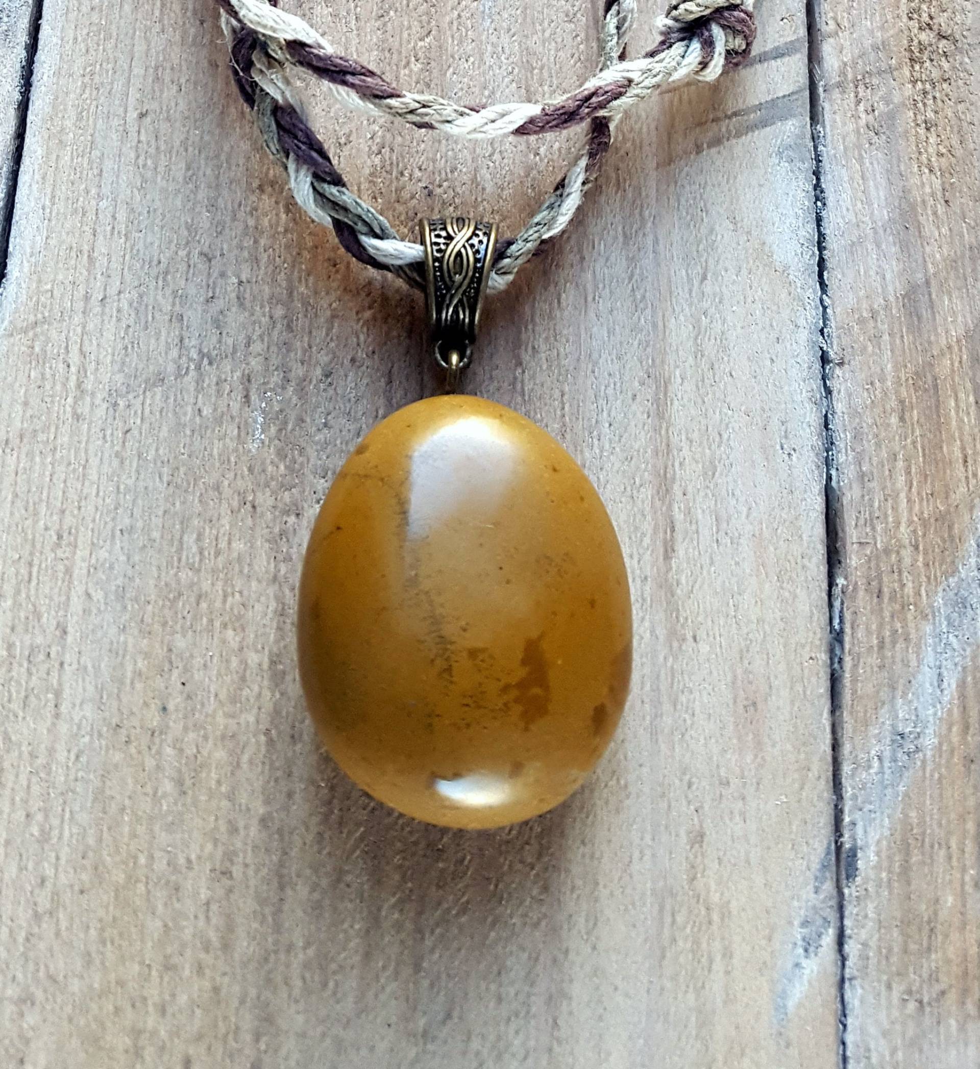 Hand Polierte Strand-Anhänger Halskette, Naturstein, Hanf Kordel Geflochten Hand Polierte Strand-Anhänger Halskette, Naturstein, Hanf Kordel Geflochten von NicestonesCreations