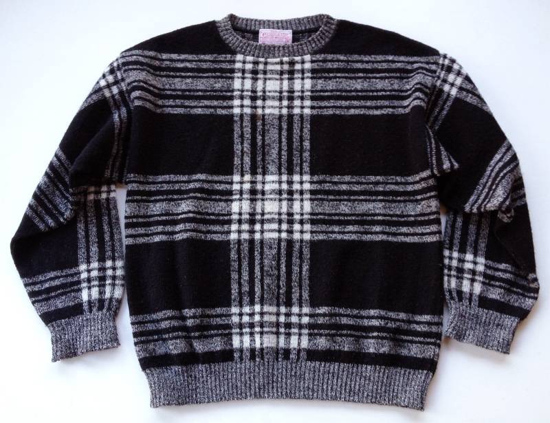 1980Er Jahre Pendleton Schwarz-Weißer Wollkarierter Pullover 1980Er Jahre Pendleton Schwarz-Weißer Wollkarierter Pullover von Nichetique