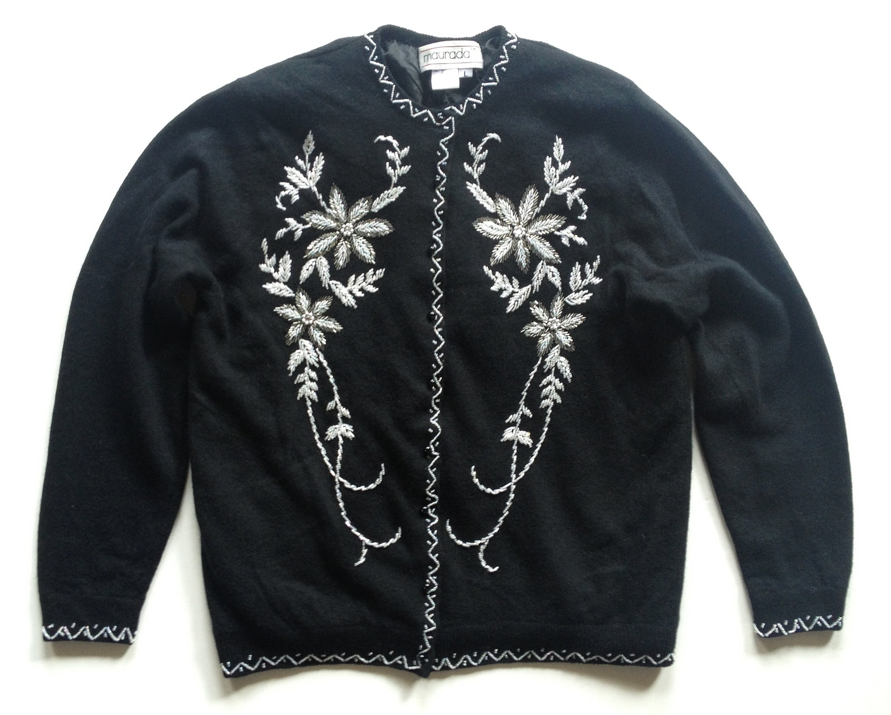 Vintage Schwarz Silber Perlen Verzierte Strickjacke L Vintage Schwarz Silber Perlen Verzierte Strickjacke L von Nichetique