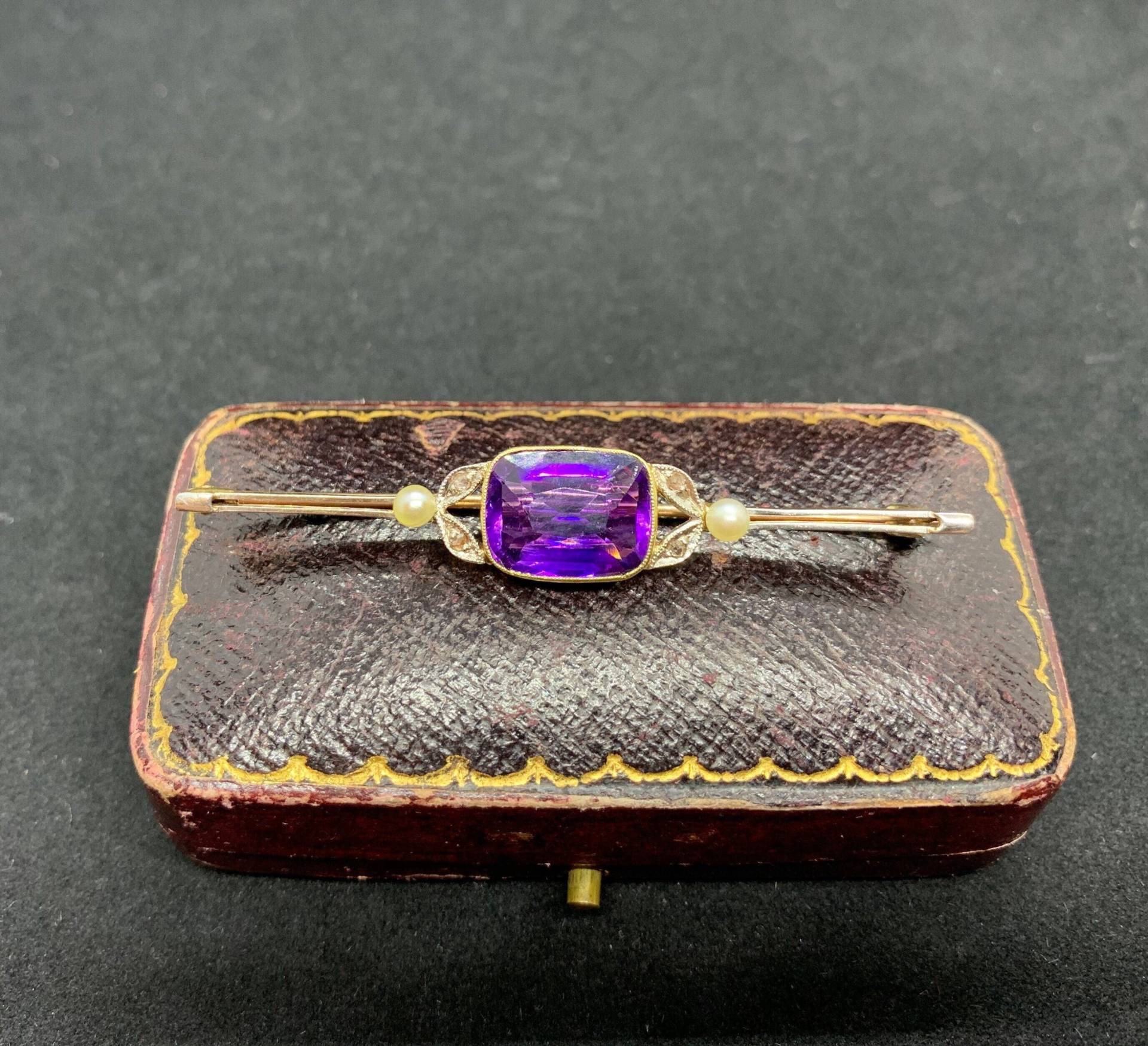 Antike Amethyst, Perle Und Diamant Platin 15 Karat Gold Bar Brosche. Hervorragender Tiefer Natürlicher Amethyst. Um 1900 von NicholasJewellersCo