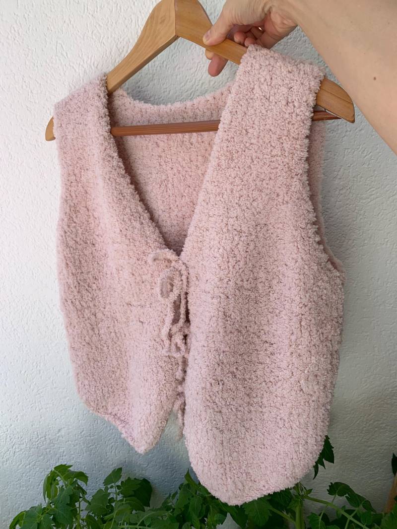 Flauschige Weste Gestrickt von NickNameKnit