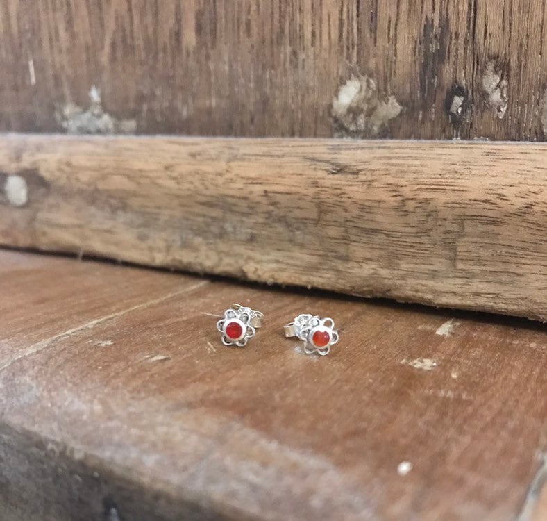 Zauberhafte Vintage Sterling Silber Ohrringe Mit Rot Orange Stein von NickysVintageGems