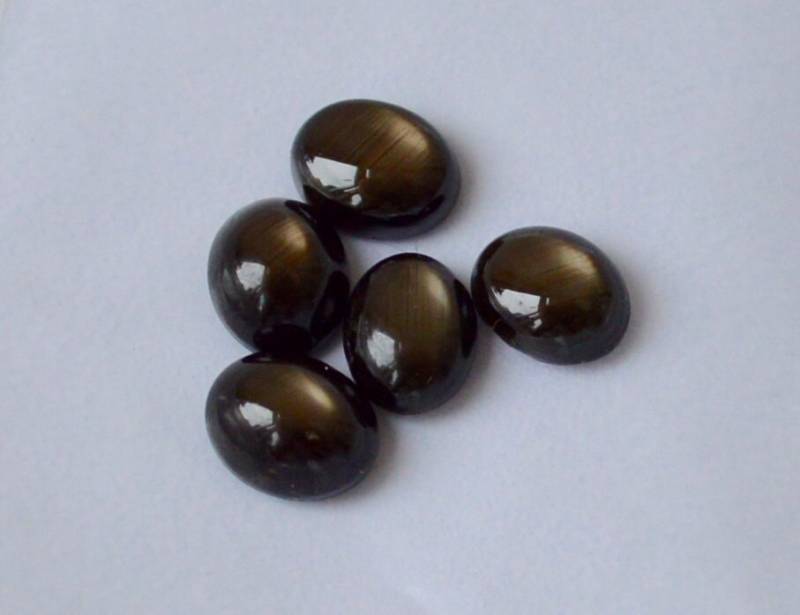 Lot Von 5 Schwarzen Sternsaphiren 20.50 Karat von Nicoanteriors