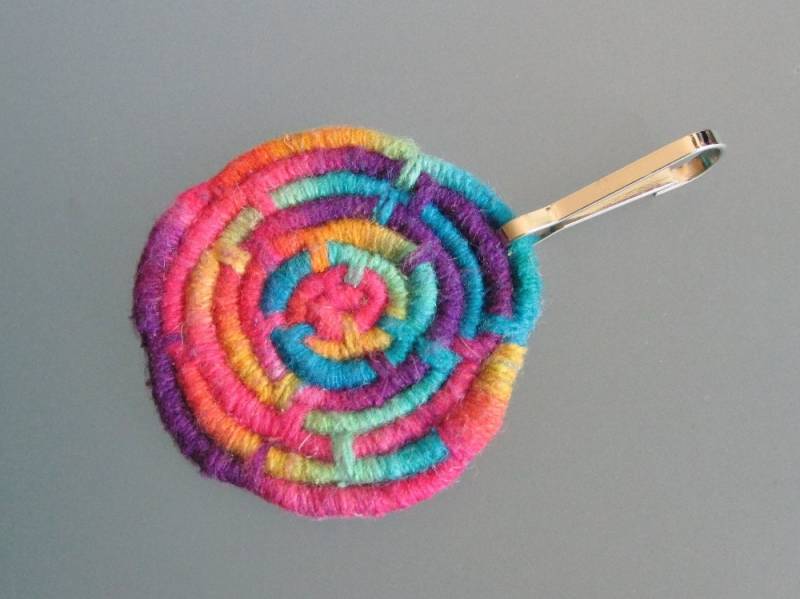 Multi Farbe Pastell Regenbogen Gewunden Jute Faser Schlüsselband Charme/Zipper Pull - One-Of-A-Kind | Rosa, Gelb, Türkis, Lila von NicoleHurtCreations