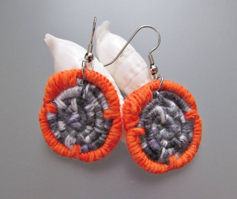 Spaß Herbst Aufgerollte Jute Faser Ohrringe - Orange, Schwarz, Weiß, Grau Perfekt Für Halloween Oder Jederzeit von NicoleHurtCreations