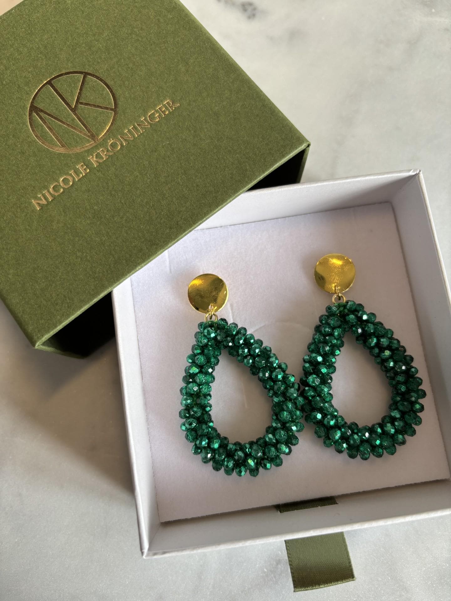 Perlen Ohrringe, Statement Hängeohrringe, Trachten Schmuck, Elegante Facettenperlen, Ohrstecker Grün, Ohrringe Grün von NicoleKroeninger