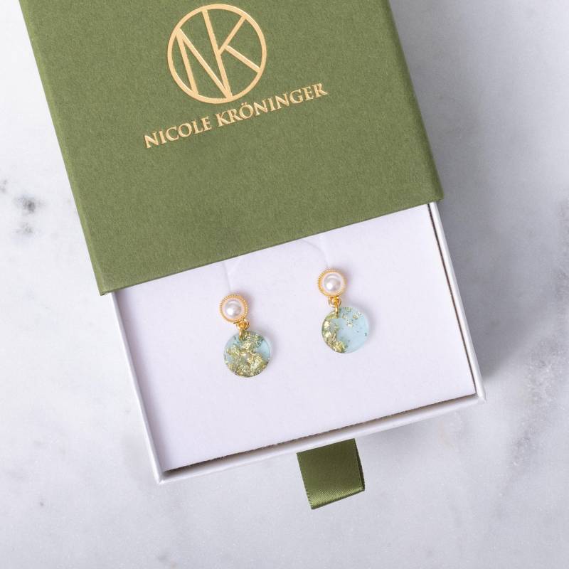 Resin Ohrringe, Perlen Ohrstecker, Süßwasser Perle, Kleine Acryl Ohrringe Kunstharz, Leichte Hänge von NicoleKroeninger