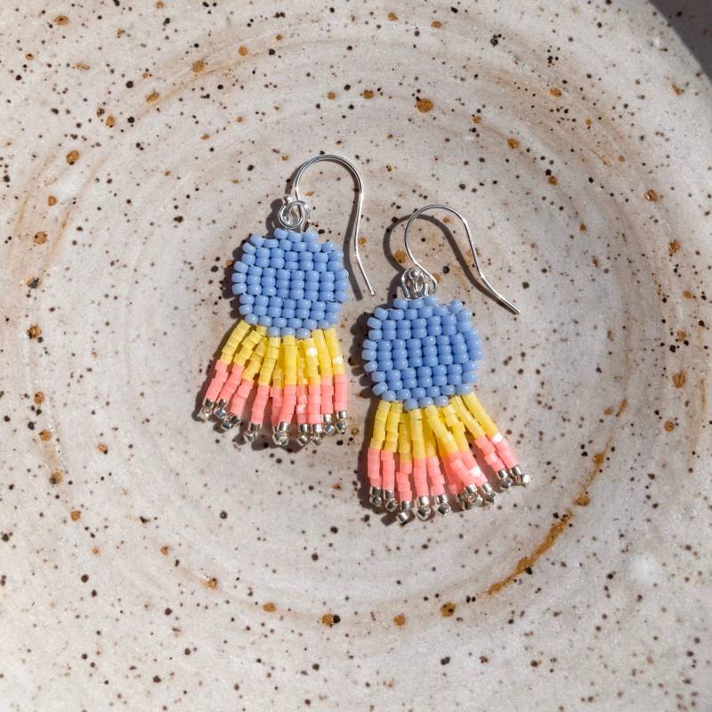 Disco Fringe - Minimale Zierliche Perlen Ohrringe in Pastell Blau Und Neons Disco Fringe - Minimale Zierliche Perlen Ohrringe in Pastell Blau Und Neons von NicoleMawyin