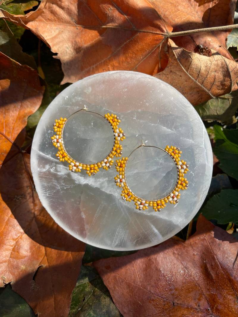 Herbst Blumen Perlen Hoop Ohrringe - Handgemachte Gold Filled Draht Bead Creolen Boho Geschenk Für Sie Herbst Blumen Perlen Hoop Ohrringe - Handgemachte Gold Filled Draht Bead Creolen Boho Geschenk Für Sie von NicoleMawyin
