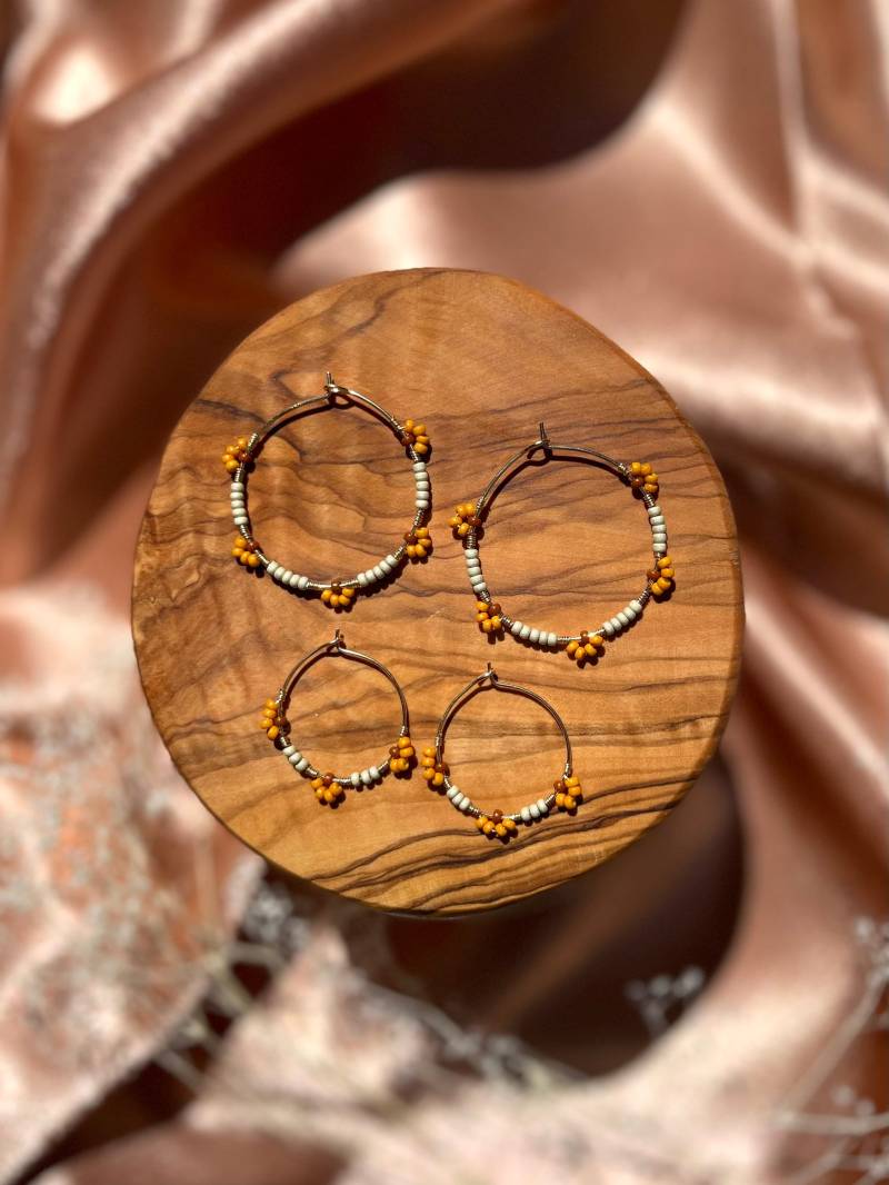 Sonnenblume Wrapped Beaded Creolen Sonnenblume Wrapped Beaded Creolen von NicoleMawyin