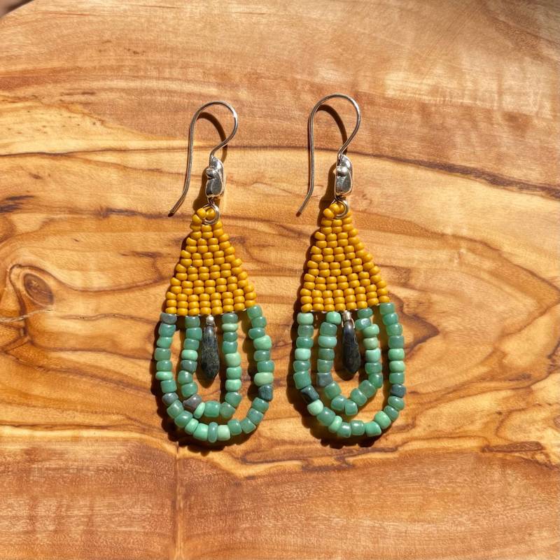 Tropfen Ohrringe Mit Perlen in Senf Und Aqua Verde Tropfen Ohrringe Mit Perlen in Senf Und Aqua Verde von NicoleMawyin