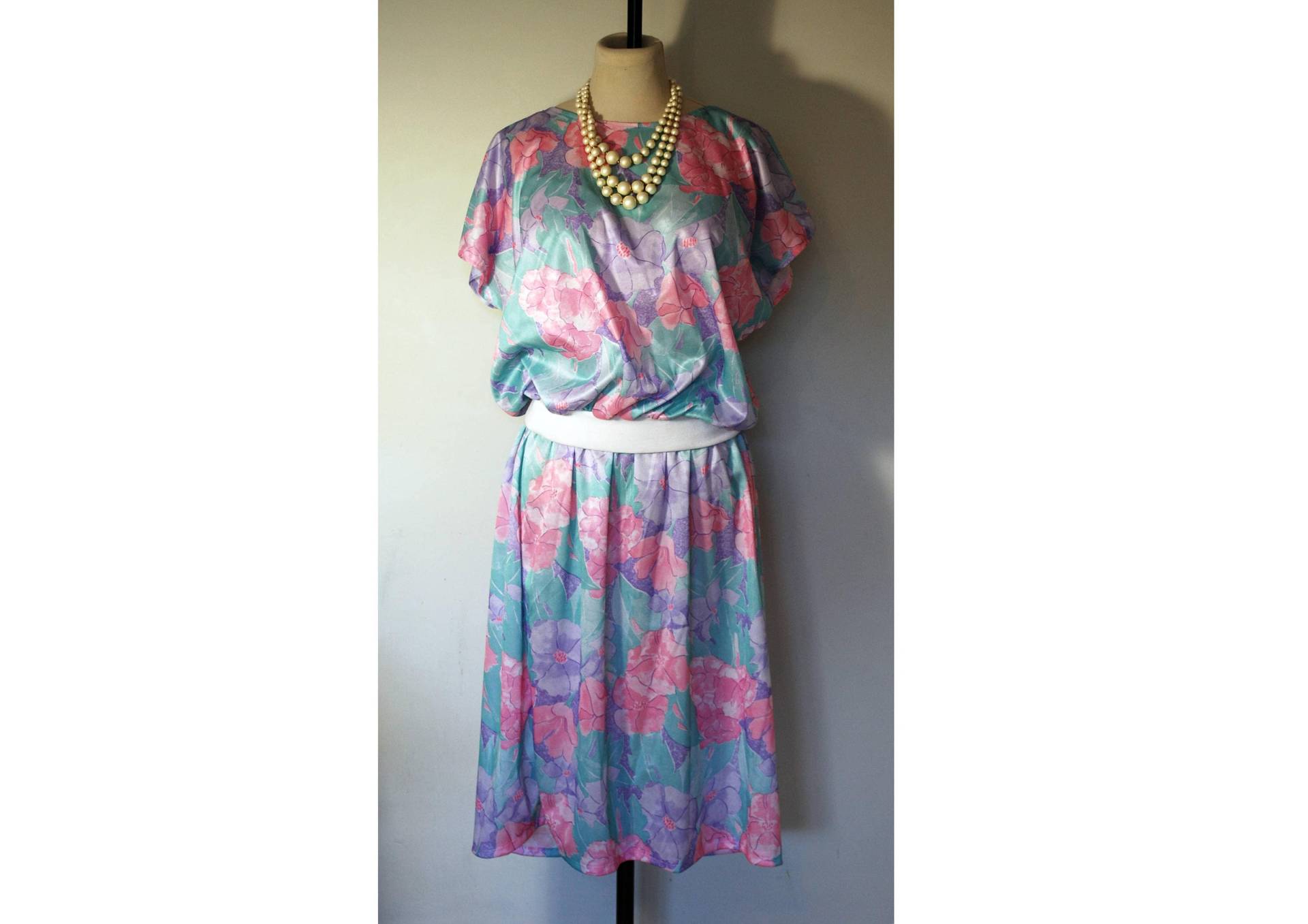 80Er Jahre Pastell Blumen Rock Und Top Set Grösse 36-38 80Er Jahre Pastell Blumen Rock Und Top Set Grösse 36-38 von NicoleSimoneVintage