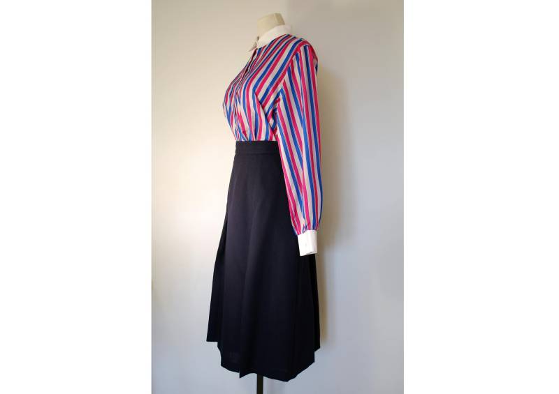 Marine Faltenrock, Midi, Größe 12, 80Er von NicoleSimoneVintage